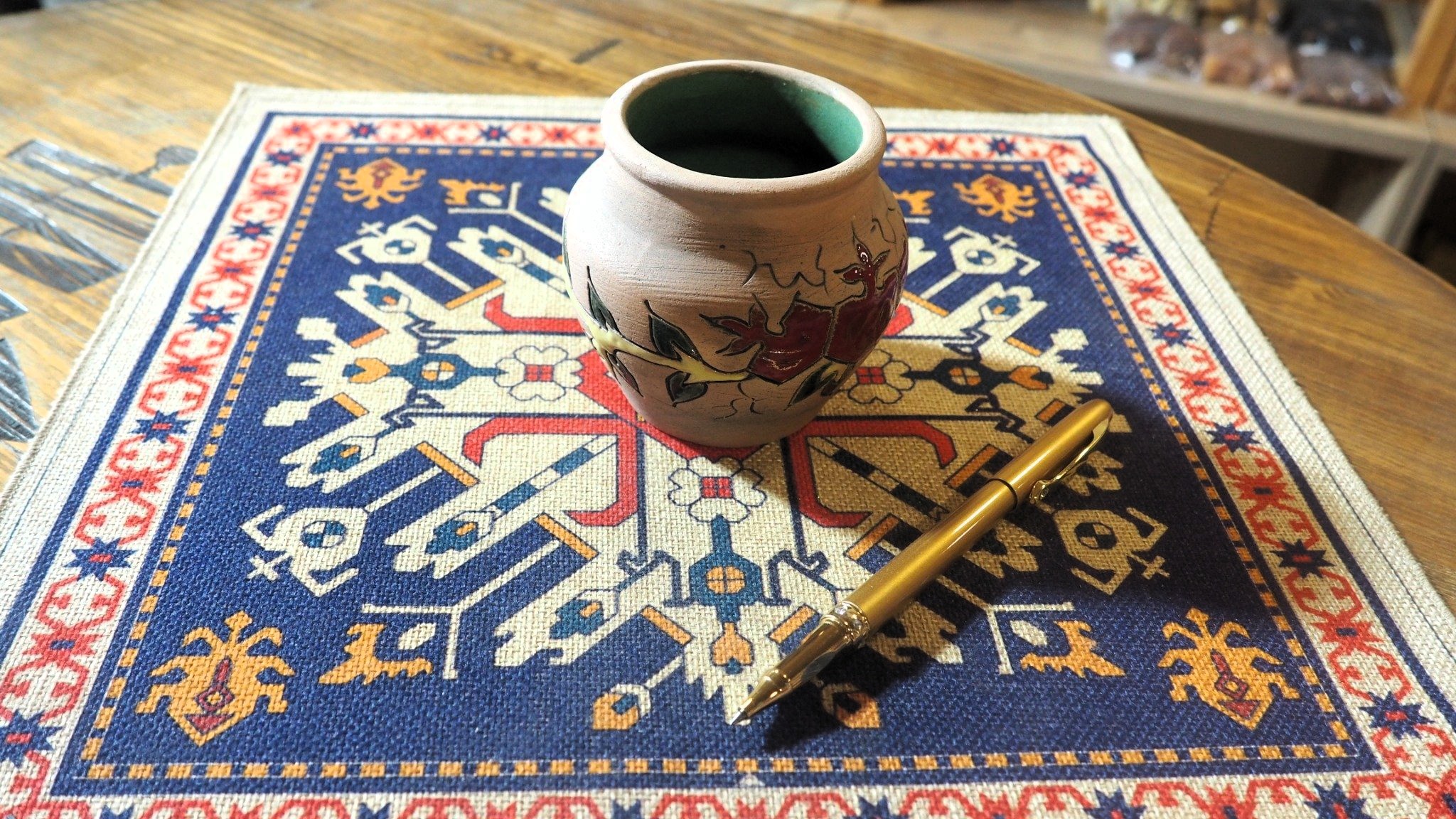 Ձեռագործ կավե սափոր՝ նռան պատկերով