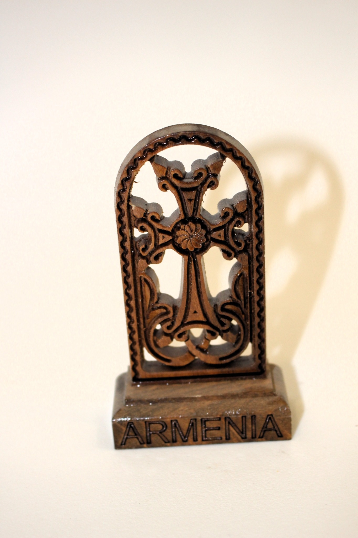 Ձեռագործ փայտե խաչքար