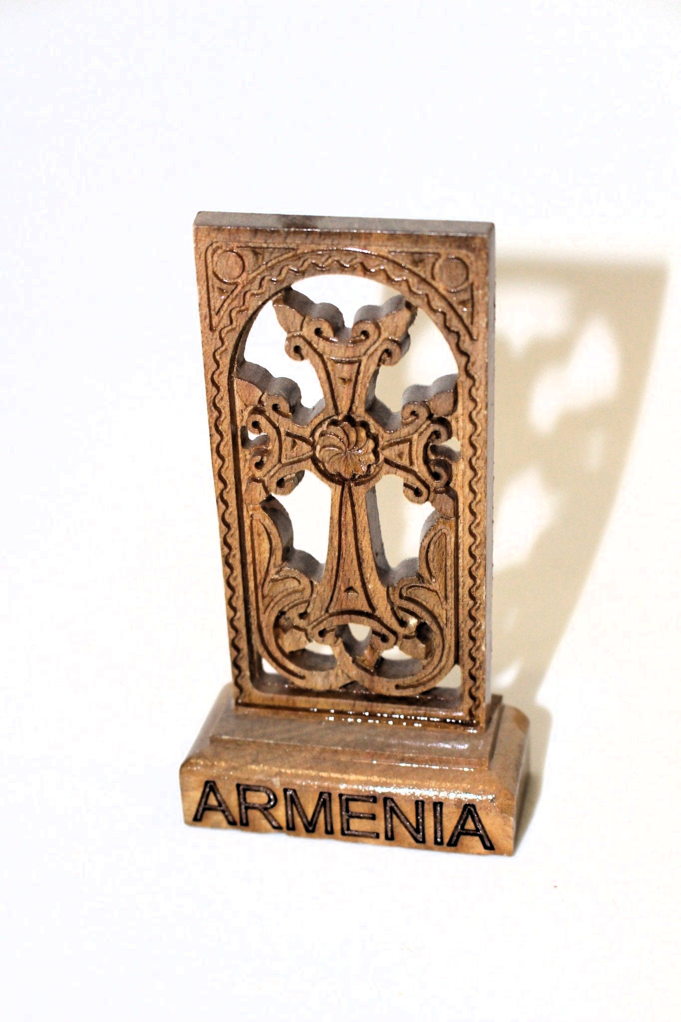 Փայտե խաչ՝ «ARMENIA» գրությամբ