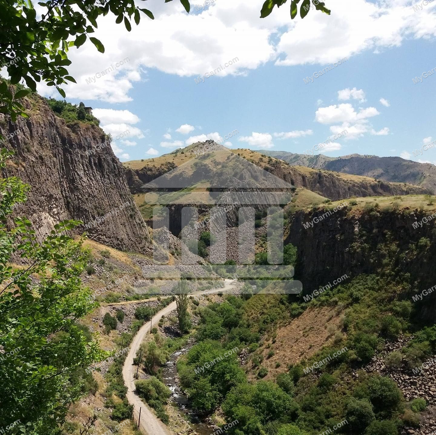 Գառնի