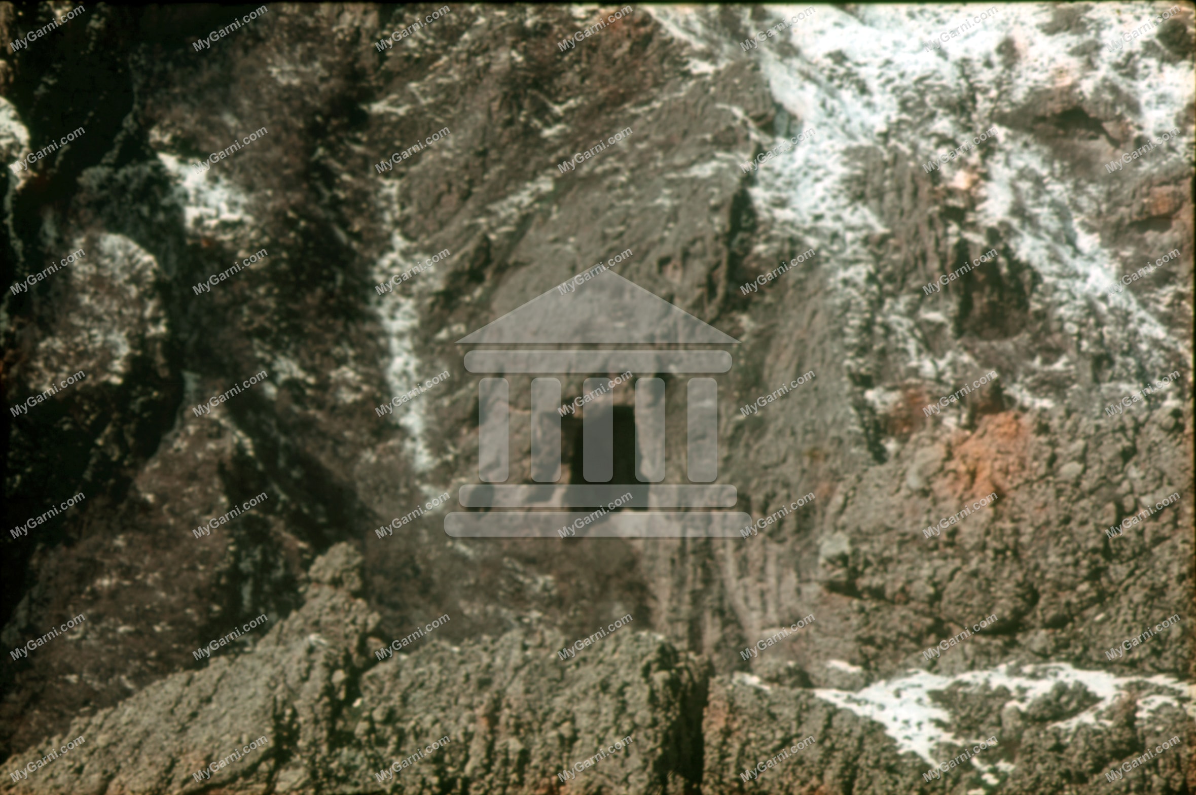 Գառնիի ձմեռային քարանձավային բացվածք
