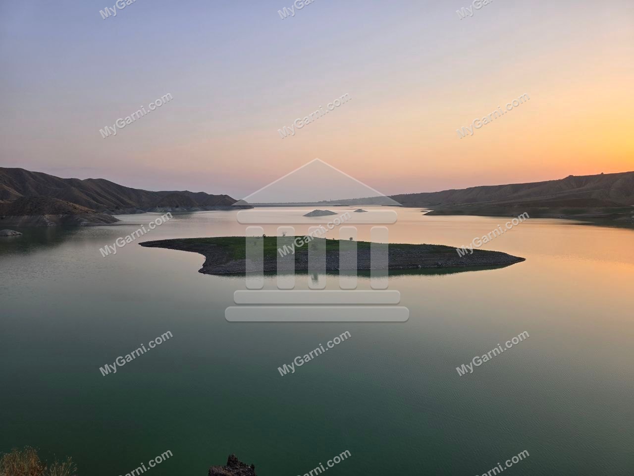 «Ազատի ջրամբար մայրամուտի գույներով»