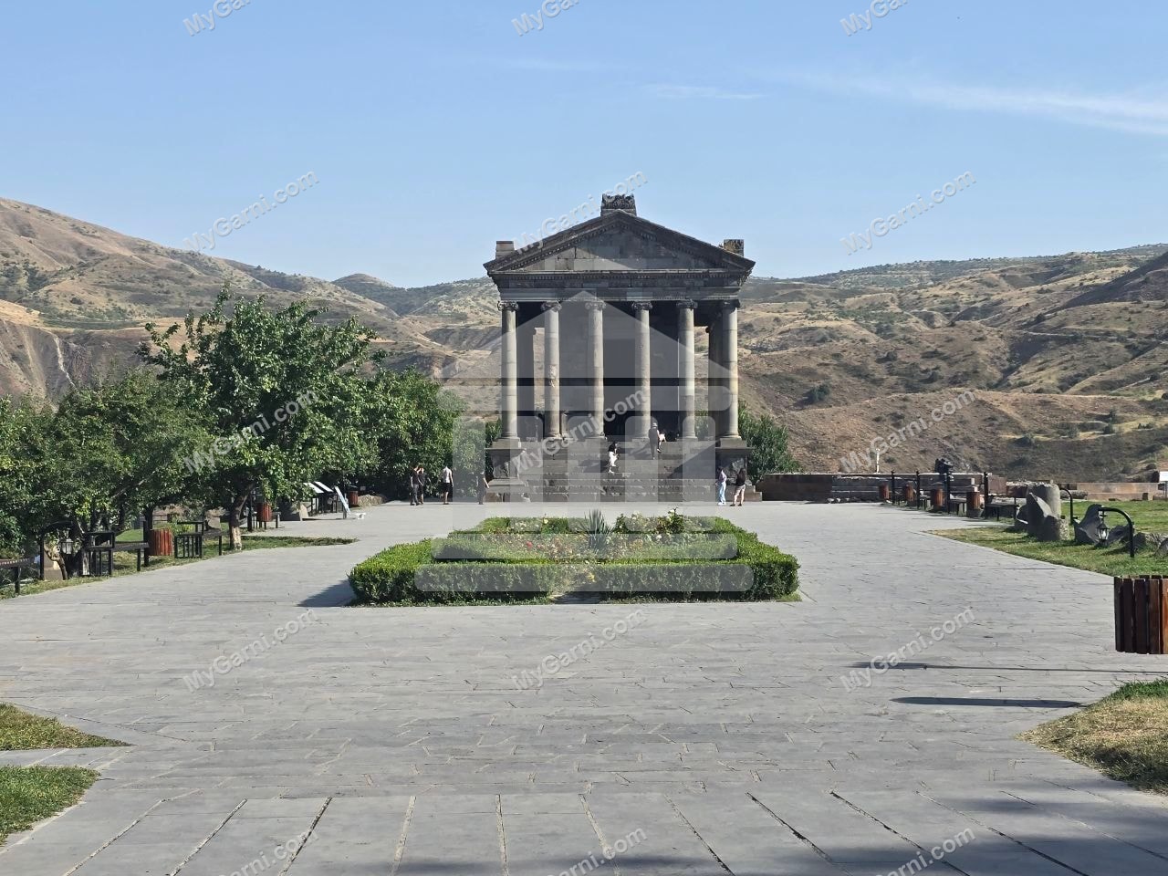 «Գառնիի հեթանոսական տաճար, ճեմուղու տեսարանով»