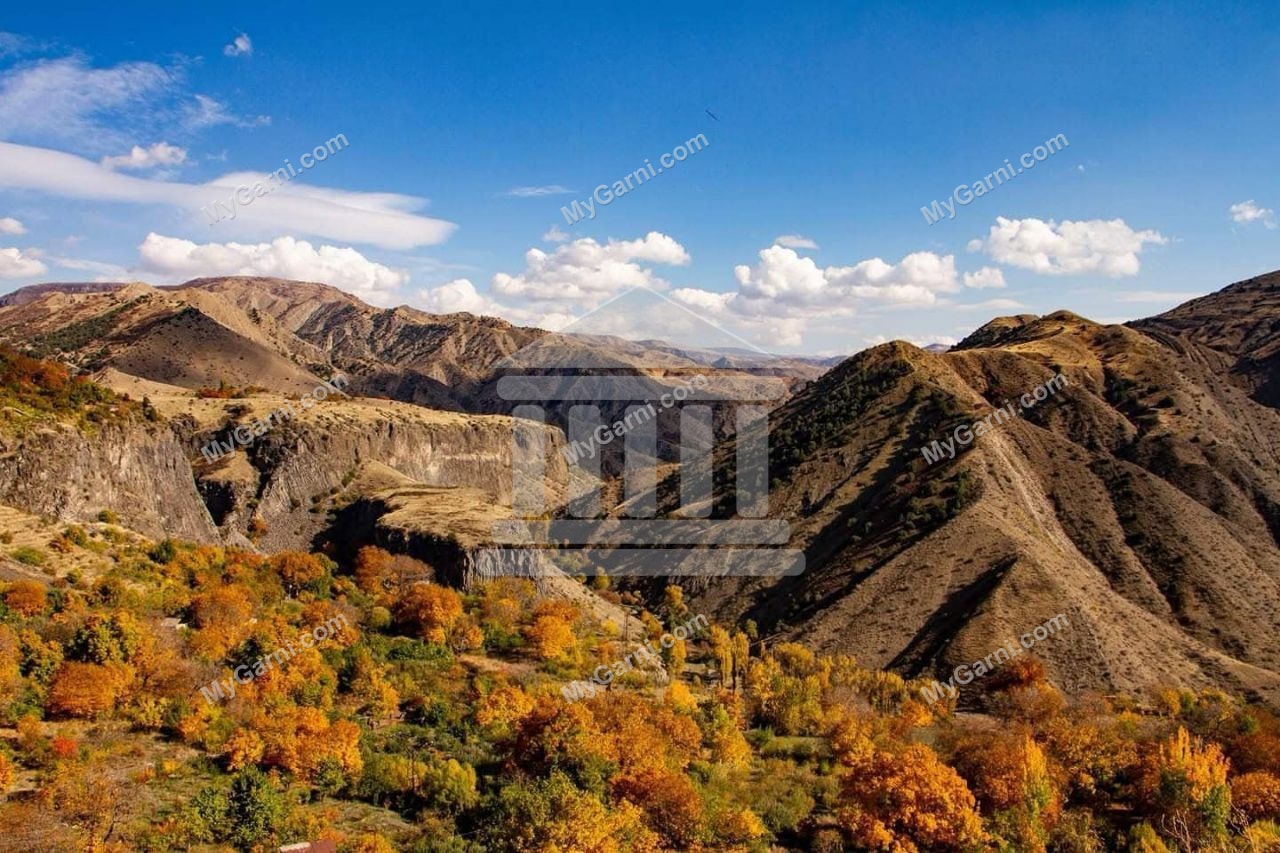 «Ազատ գետի կիրճը աշնանը»