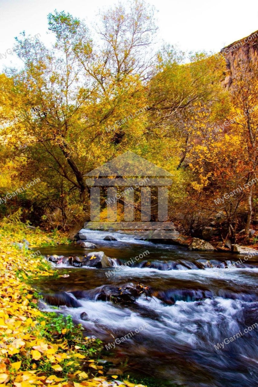 «Ազատի գետ աշնանային գույների մեջ»