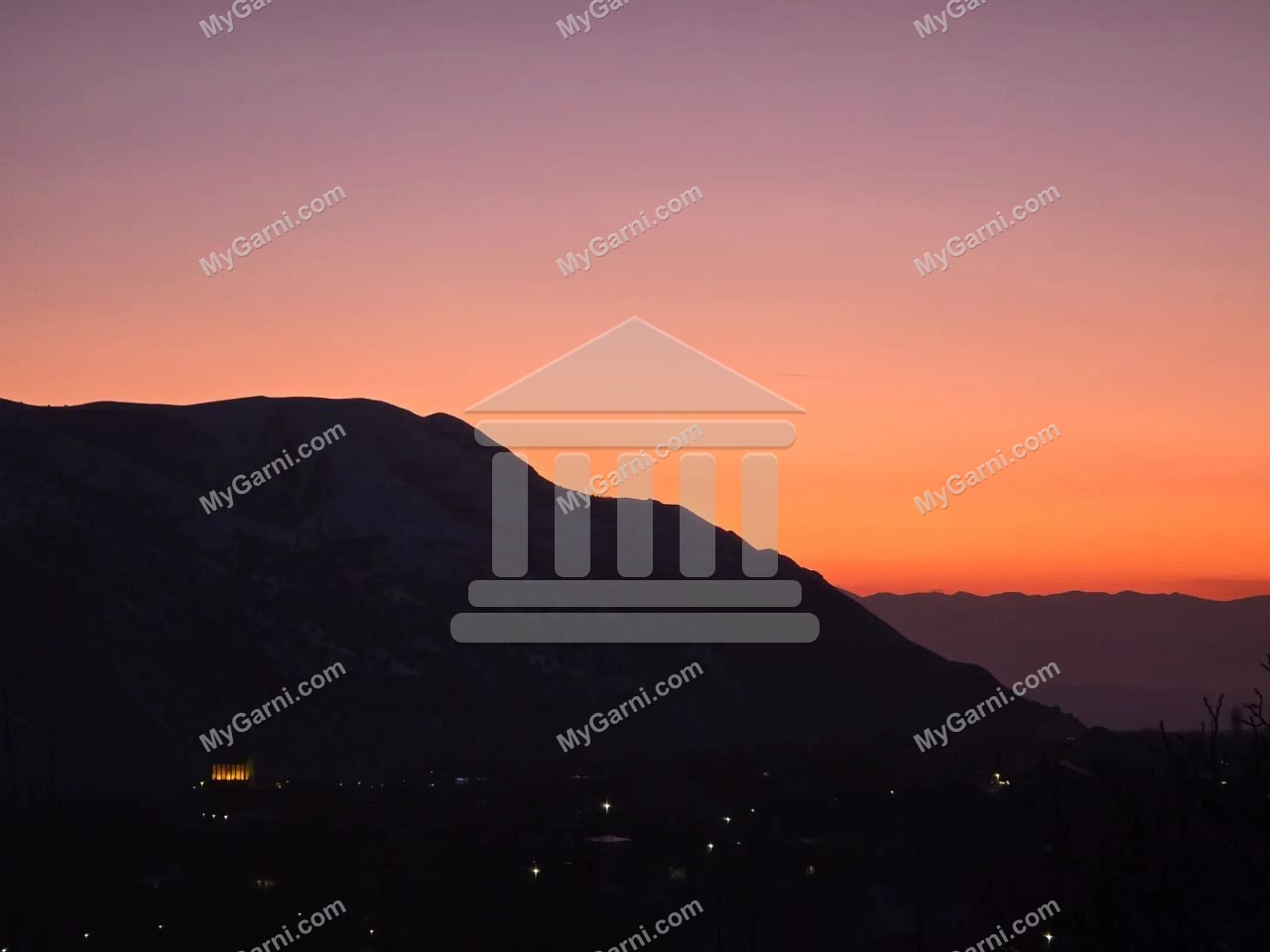 «Գառնիի տաճարը մայրամուտի լույսի ներքո»