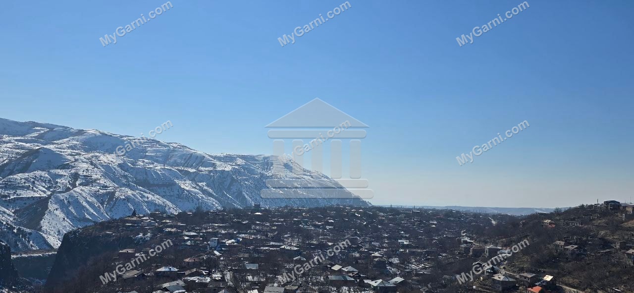Գառնիի ձմեռային տեսարան՝ լեռների ֆոնին