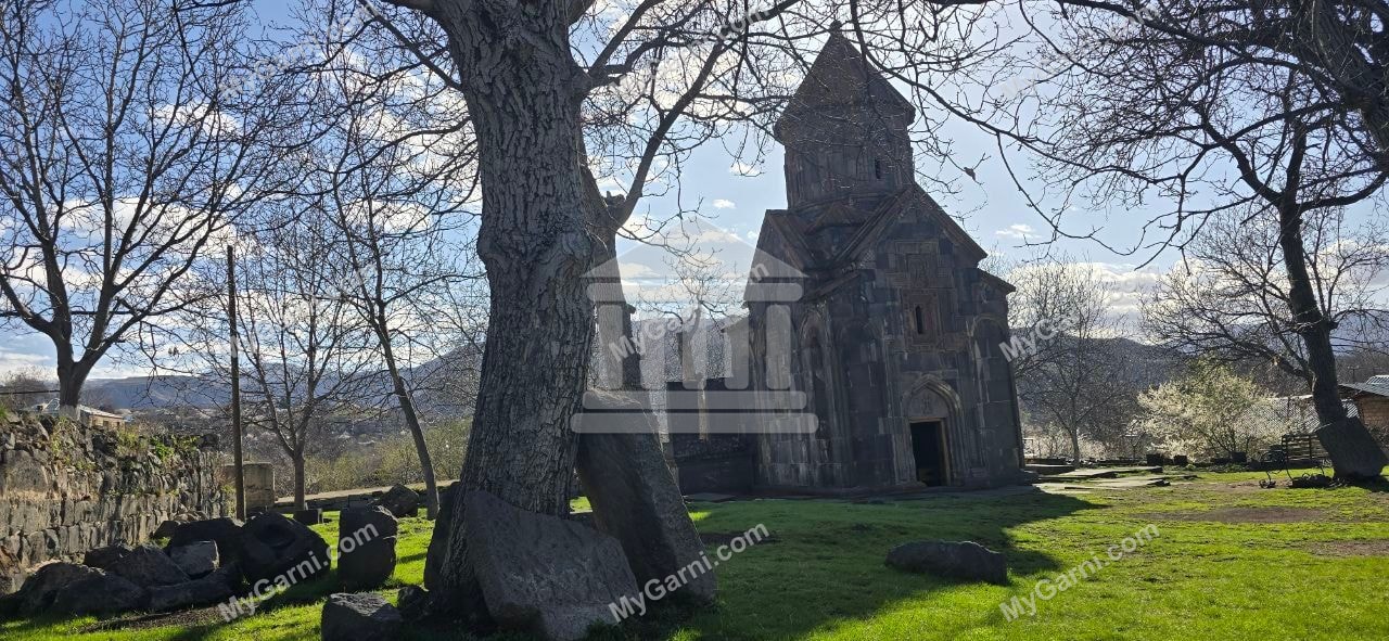Մաշտոց Հայրապետ եկեղեցի, Գառնի