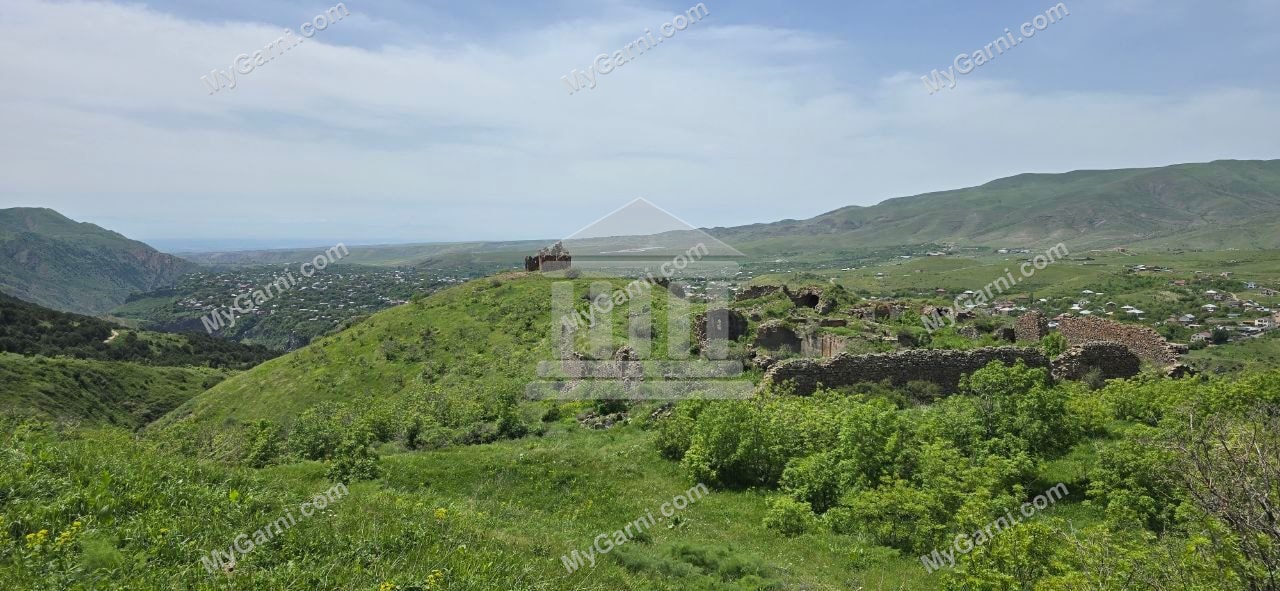 Հավուց Թառի վանքի ավերակները