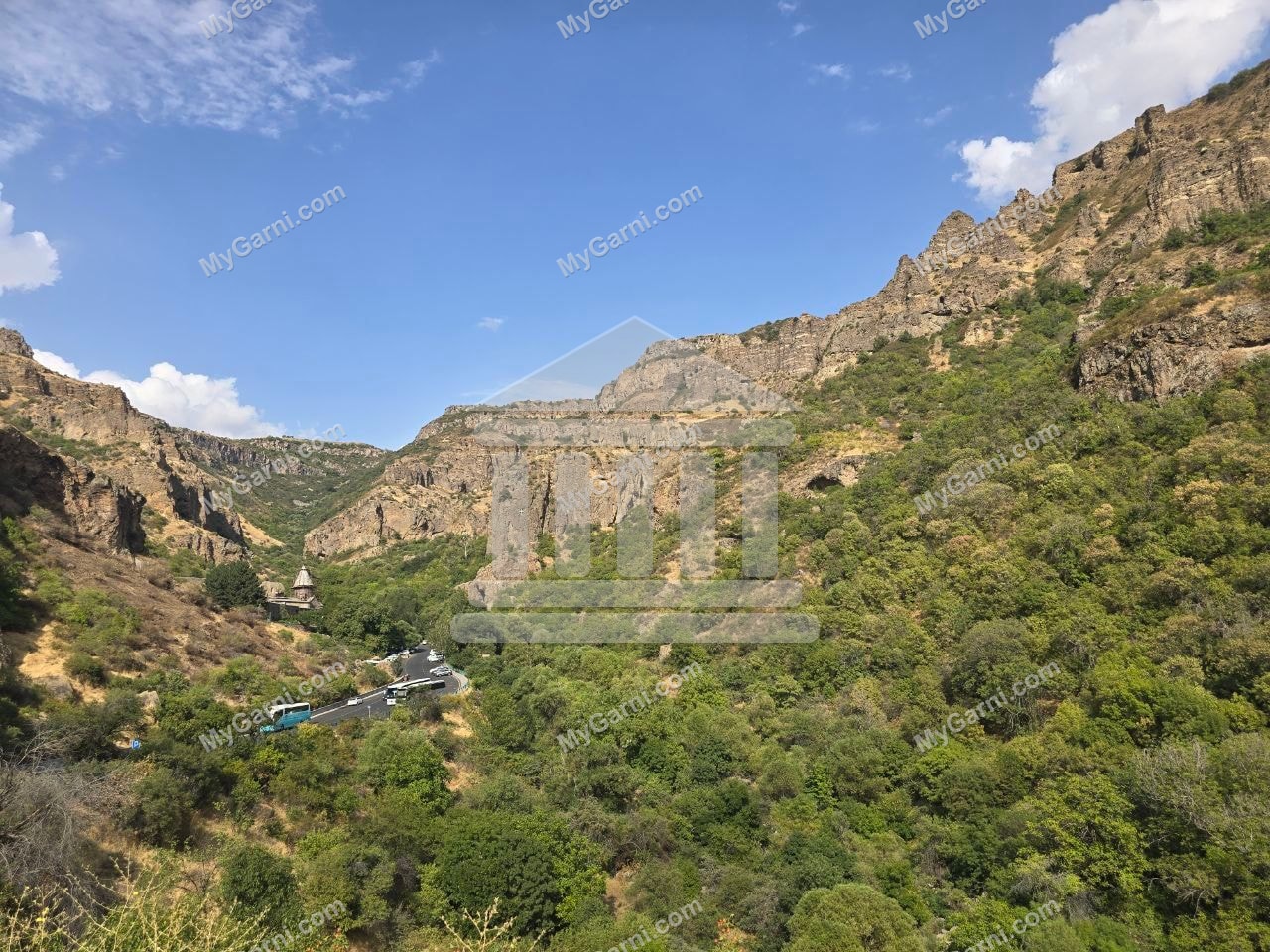 Գեղարդավանքն ու Գեղարդաձորի ժայռերը