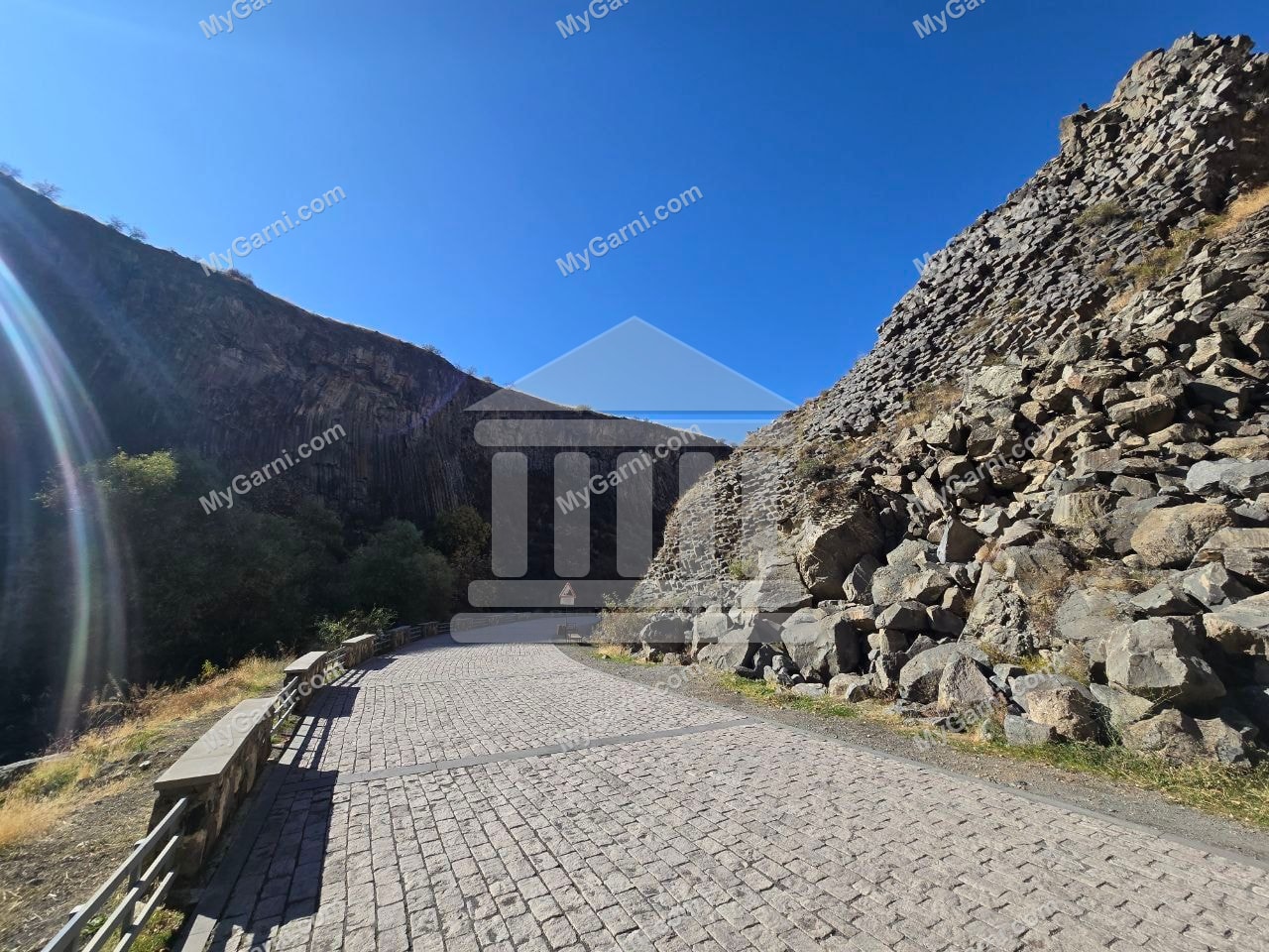 Գառնի-Քարերի Սիմֆոնիա