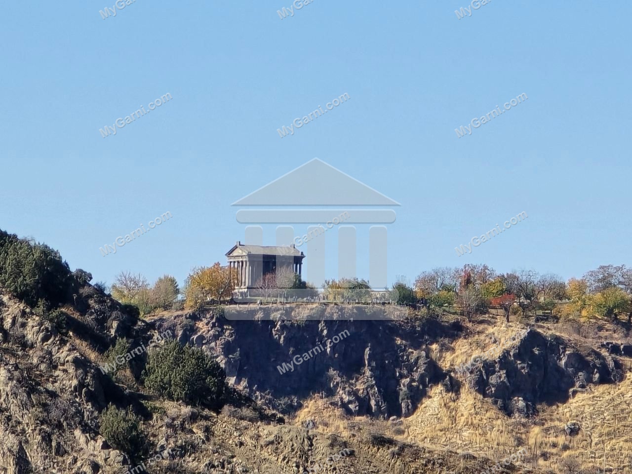 Գառնիի Տաճարը՝ ժայռի գագաթին